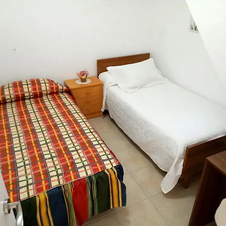 לינה וארוחת בוקר Backpackerroom's *